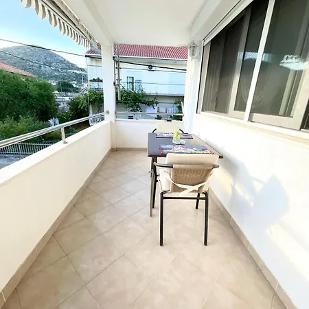 Apartment Bright, 2 Bedrooms And Big Balcony