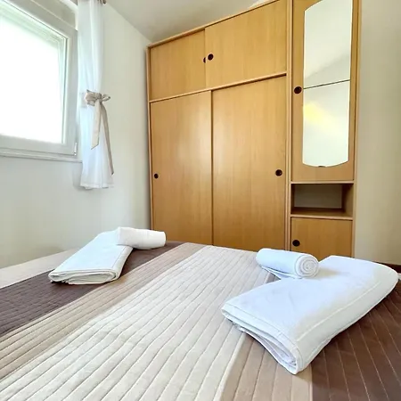 Apartment Bright, 2 Bedrooms And Big Balcony *