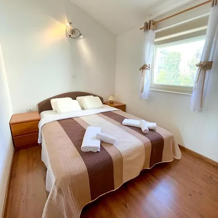 Bright, 2 Bedrooms And Big Balcony Apartment Trogir