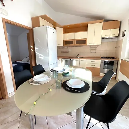 Bright, 2 Bedrooms And Big Balcony *
