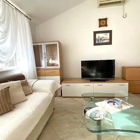 Apartment Bright, 2 Bedrooms And Big Balcony *