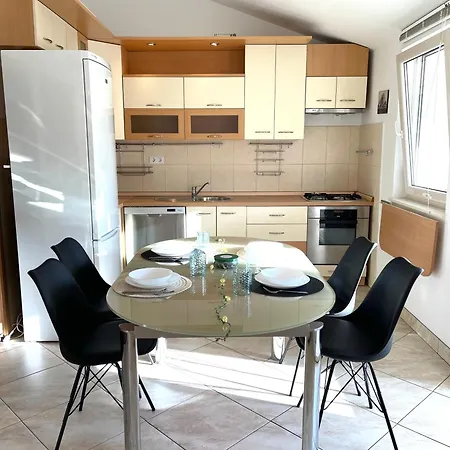 Bright, 2 Bedrooms And Big Balcony * Trogir